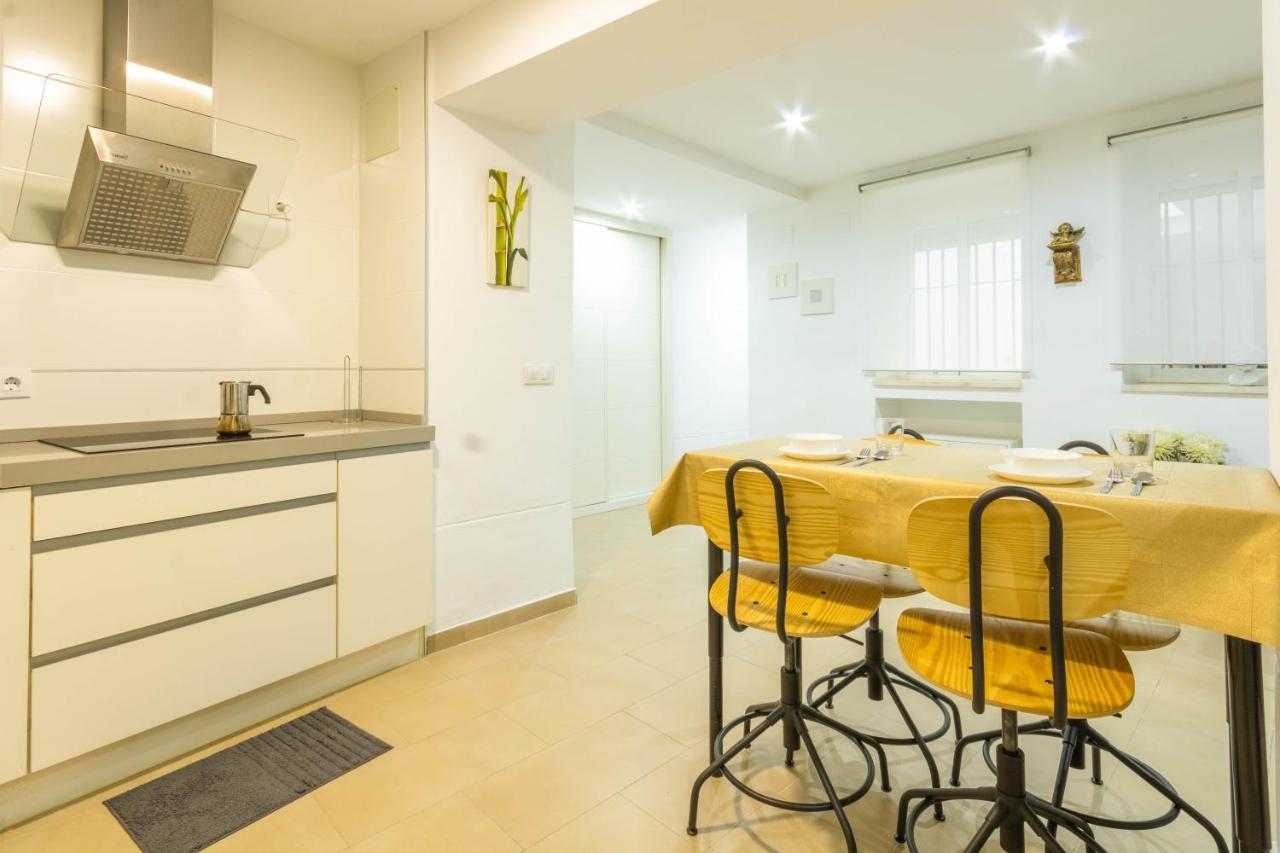 Natural Suite Sevilla Center ภายนอก รูปภาพ